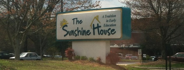 The Sunshine House is one of Posti che sono piaciuti a Chester.