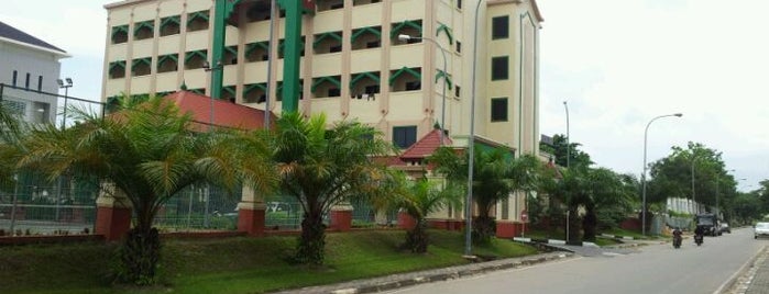 Pusat Informasi Haji (PIH) Hotel is one of Batam Hotels & Resorts.