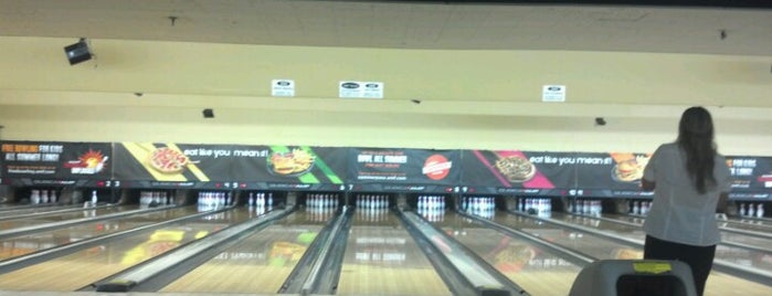 AMF Woodlake Lanes is one of Katherineさんのお気に入りスポット.