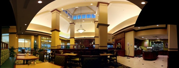 Hilton Garden Inn is one of Tempat yang Disukai Rew.