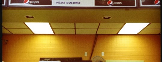Jim' Deli Pizzeria is one of สถานที่ที่ sydney ถูกใจ.
