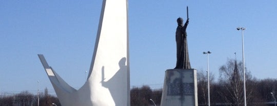 Памятник пионерам океанического лова is one of Kaliningrad for tourists.