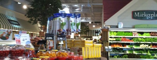 Marsh Supermarket is one of Locais curtidos por Jared.