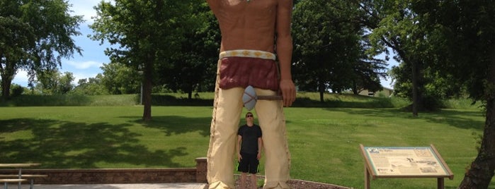 Chief Wenonga is one of Roadside Men of the US.