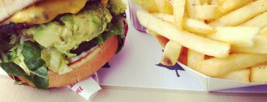 The Habit Burger Grill is one of Orte, die Jason Christopher gefallen.