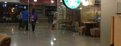 Starbucks is one of Orte, die Hērliiiii gefallen.