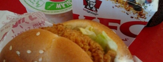 KFC is one of Lugares favoritos de Darren.