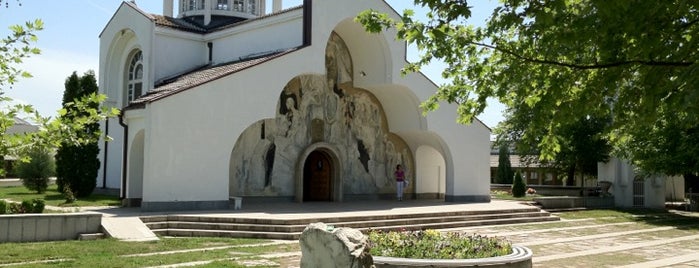 Храм Света Петка is one of 100 национални туристически обекта.