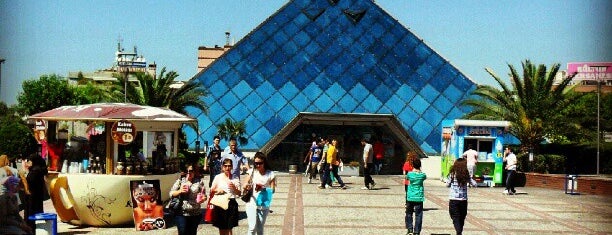 Zafer Plaza is one of Tempat yang Disukai Murat karacim.