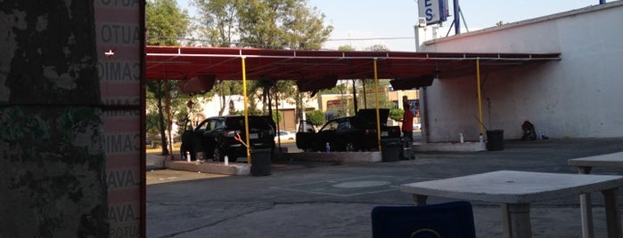 Car Wash Service is one of Locais curtidos por Alfredo.