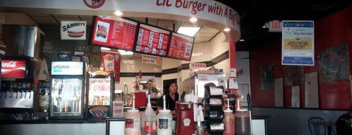 Lil Burgers is one of Lizzie'nin Kaydettiği Mekanlar.