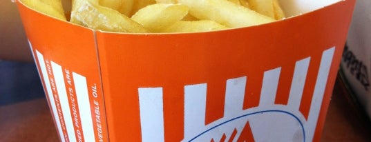 Whataburger is one of Courtneyさんのお気に入りスポット.