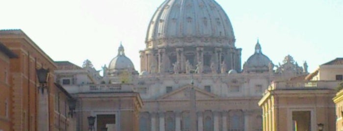 Aziz Petrus Bazilikası is one of Da non perdere a Roma.