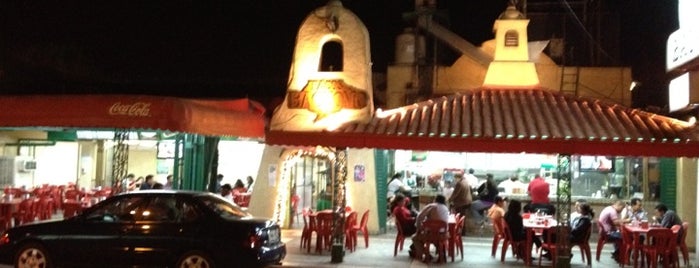 Tacos Bachomo is one of Lugares favoritos de Arturo.