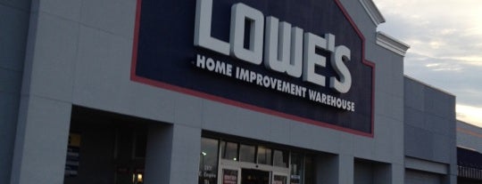 Lowe's is one of Lieux qui ont plu à Ray.