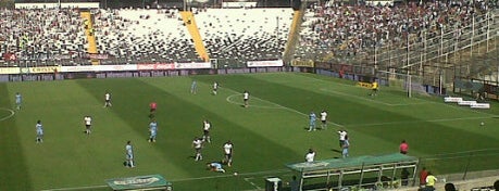 Estadio Monumental David Arellano is one of Estadios.