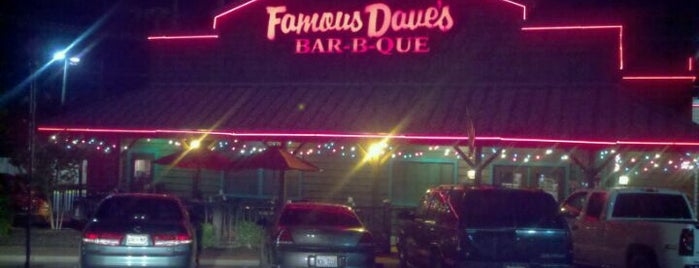Famous Dave's is one of สถานที่ที่บันทึกไว้ของ Steven.