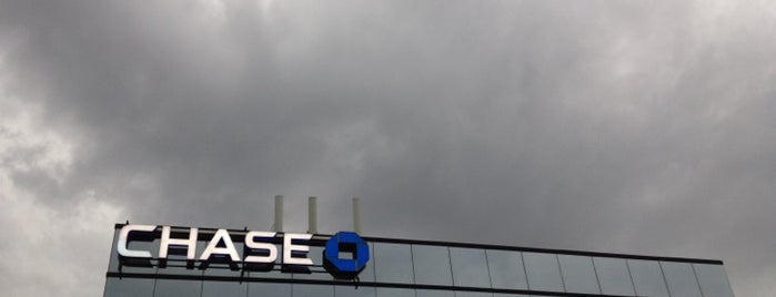 Chase Bank is one of Locais curtidos por Everett.