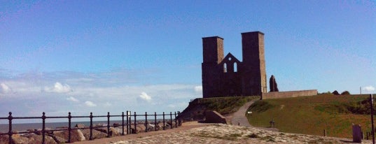 Reculver Towers and Roman Fort is one of Lugares favoritos de Phillip.