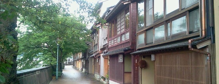 主計町茶屋街 is one of 隠れた絶景スポット.