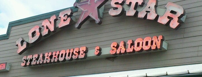Lone Star Steakhouse & Saloon is one of Posti che sono piaciuti a Kristen.