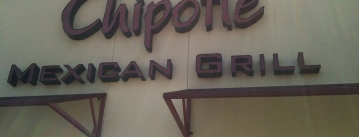 Chipotle Mexican Grill is one of Lugares favoritos de John.