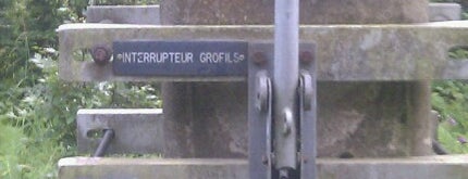 Interrupteur Grofils is one of mes lieux.