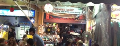 Suwandee Shop is one of Aroi Khaosan.