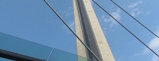 CN Tower is one of Toronto: Favorite outdoors, chill & art places!.