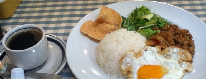 mango tree cafe is one of ガパオが好き♪.