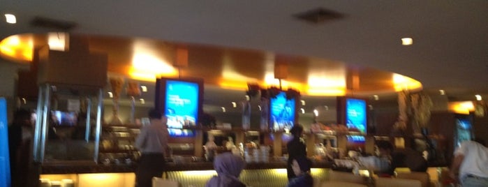 Garuda Citibank Lounge is one of สถานที่ที่ Hendra ถูกใจ.