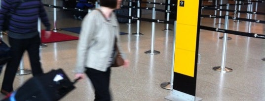 Lufthansa Ticket Counter is one of Tempat yang Disukai John.