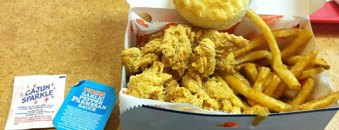 Popeyes Louisiana Kitchen is one of JoAnneさんのお気に入りスポット.