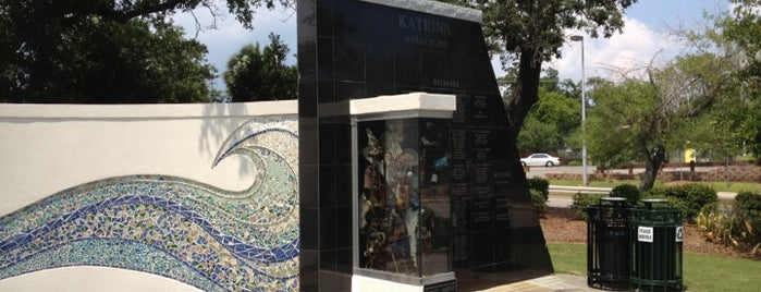 Hurricane Katrina Memorial is one of Lieux qui ont plu à Lizzie.