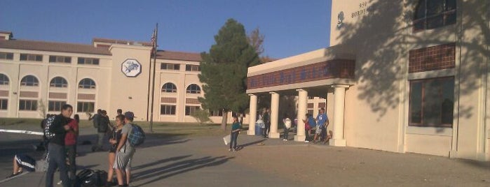 Del Valle High School is one of Lieux qui ont plu à Alexander.