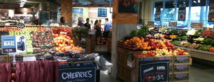 Whole Foods Market is one of Locais salvos de Jim.