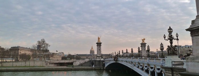 アレクサンドル3世橋 is one of Week-end à Paris.