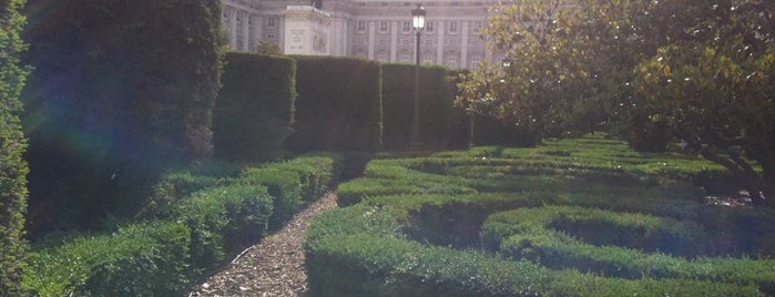 Plaza de Oriente is one of Guide to Madrid.