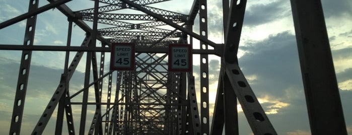 Martin Luther King Bridge is one of St. Louis.