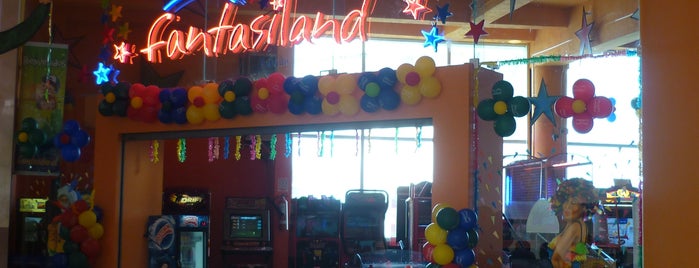 Fantasiland is one of PLAZA DE COMIDAS CC AMERICANO.