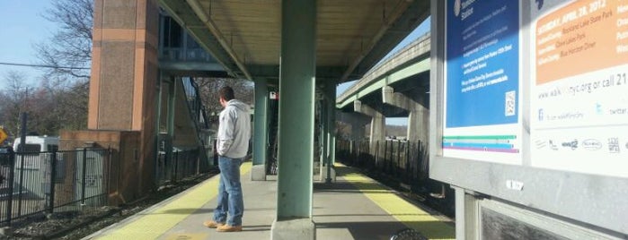 Metro North - Goldens Bridge Train Station is one of Harlem Line (Metro-North).