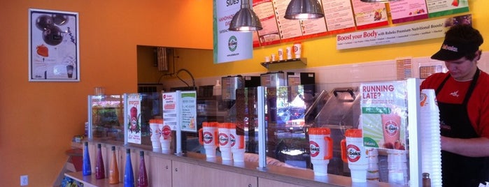Robeks Fresh Juices & Smoothies is one of Lugares favoritos de E. B..