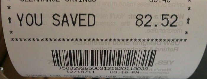 DSW Designer Shoe Warehouse is one of สถานที่ที่ Linda ถูกใจ.