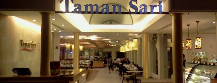 Taman Sari Brasserie is one of Locais curtidos por Dave.