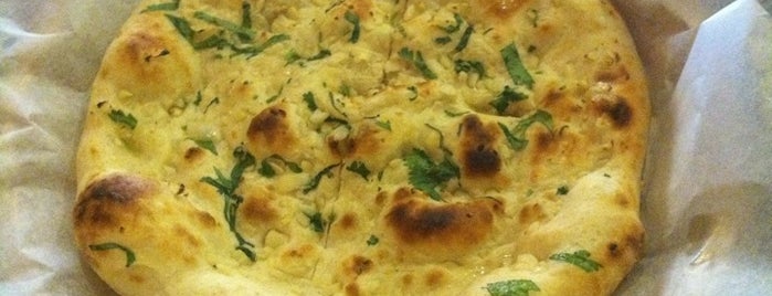 Naan-n-Curry is one of Nikhilさんのお気に入りスポット.