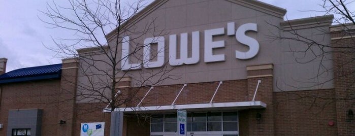 Lowe's is one of สถานที่ที่ SilverFox ถูกใจ.
