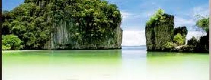 Koh Hong is one of THE ISLANDS "MUST VISIT" in THAILAND.