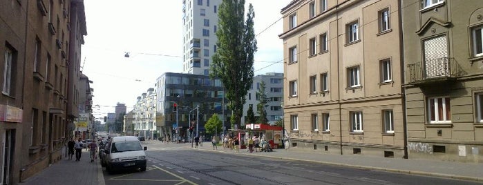 Skácelova (tram, bus) is one of สถานที่ที่ Berkay ถูกใจ.