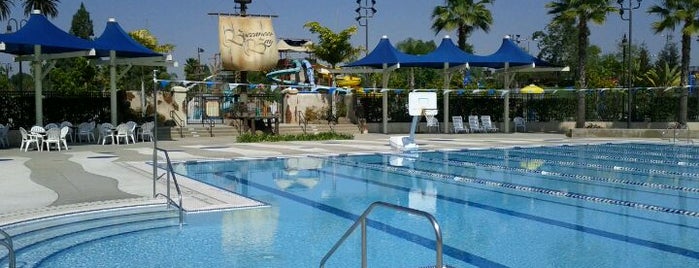 Splash! La Mirada Regional Aquatics Center is one of Locais curtidos por Paulette.