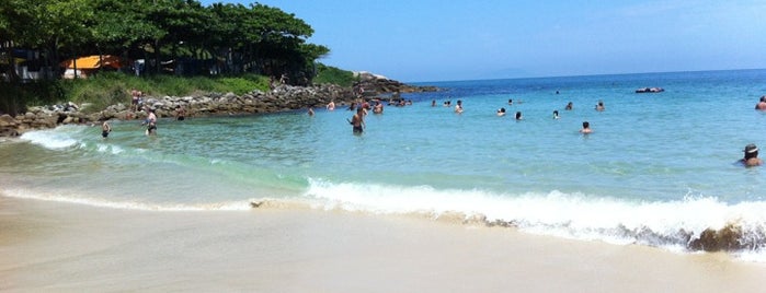 Praia de Quatro Ilhas is one of Bombinhas.